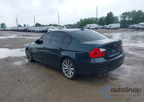 2006 BMW 325Xi z USA, uszkodzony, nr VIN WBAVD13546KT80140